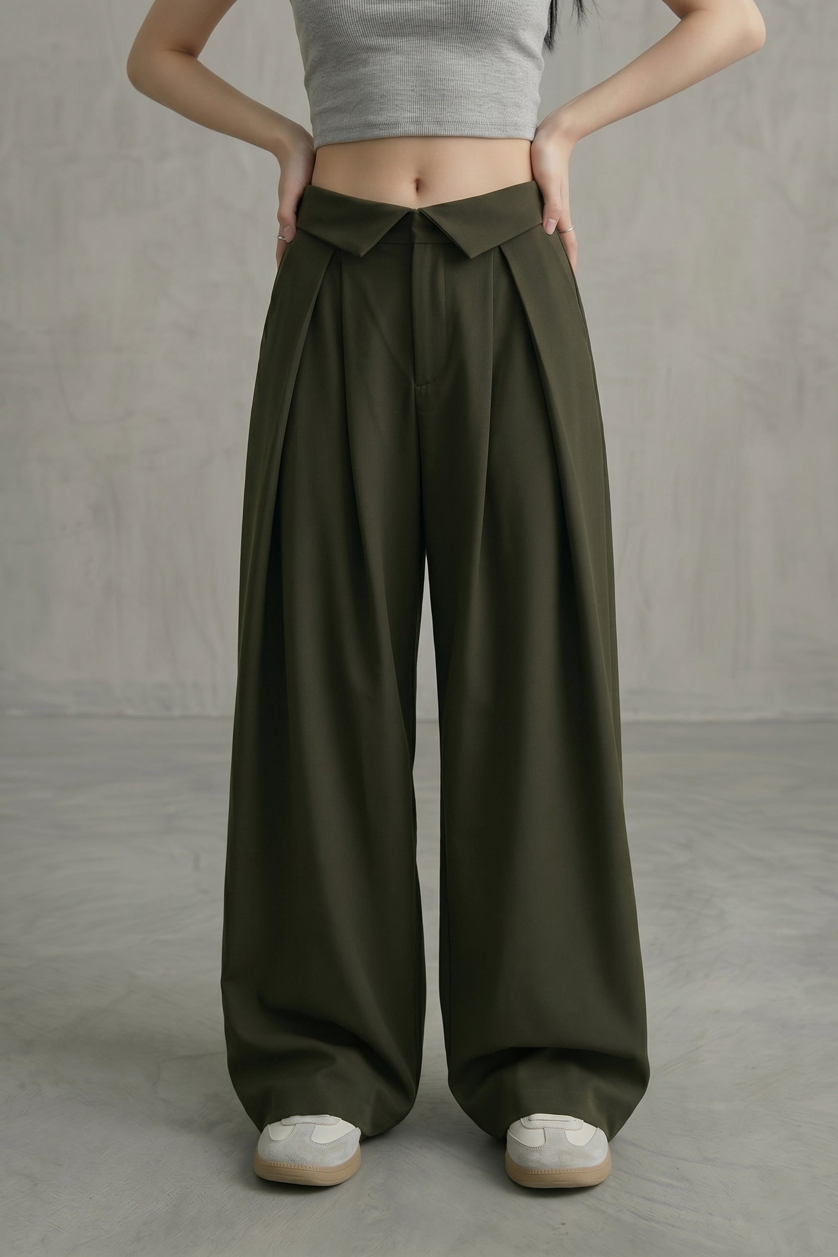 The Aria Fold Pleated Trousers — Deep Olive