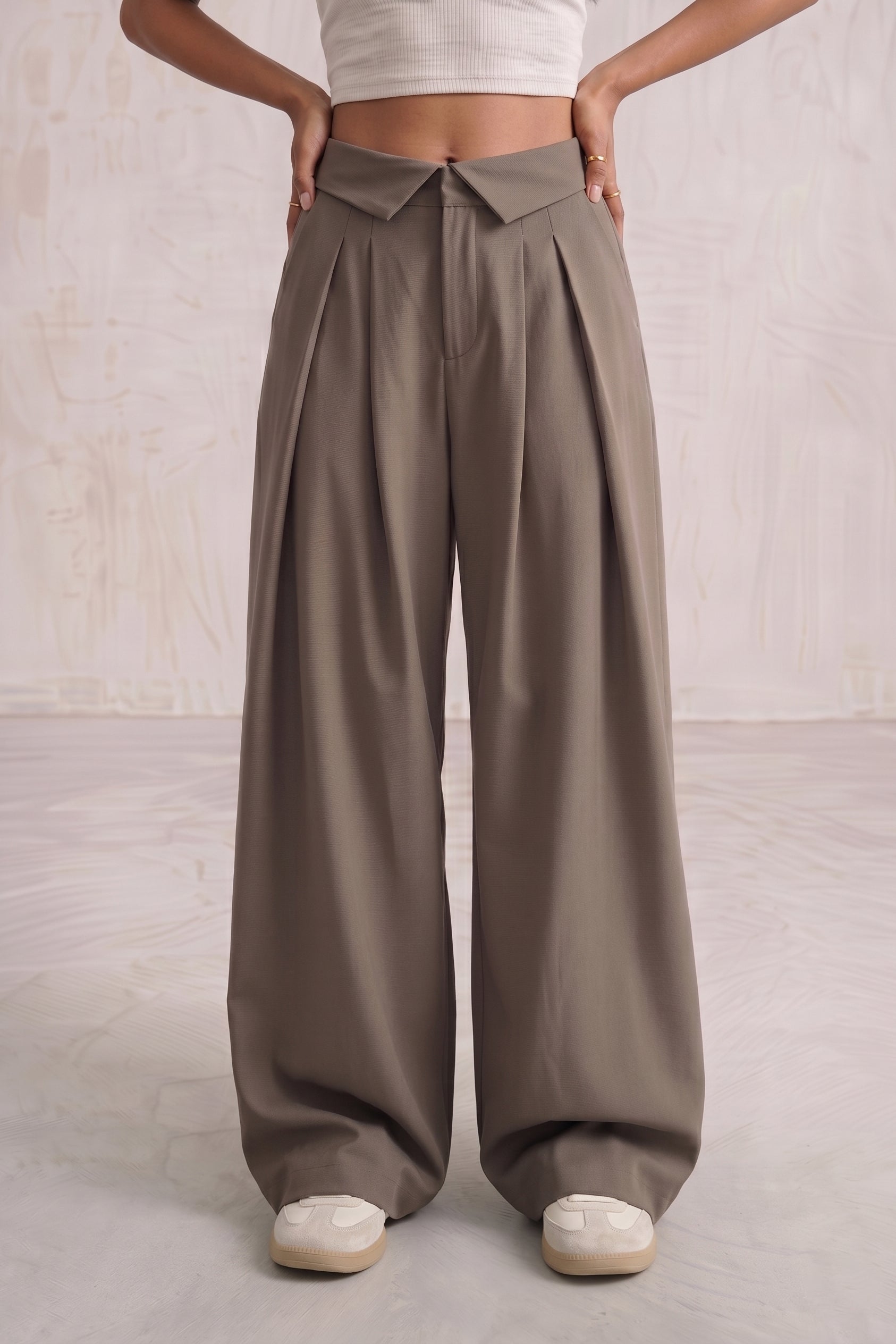 The Virelle Fold Pleated Trousers — Mocha Mist