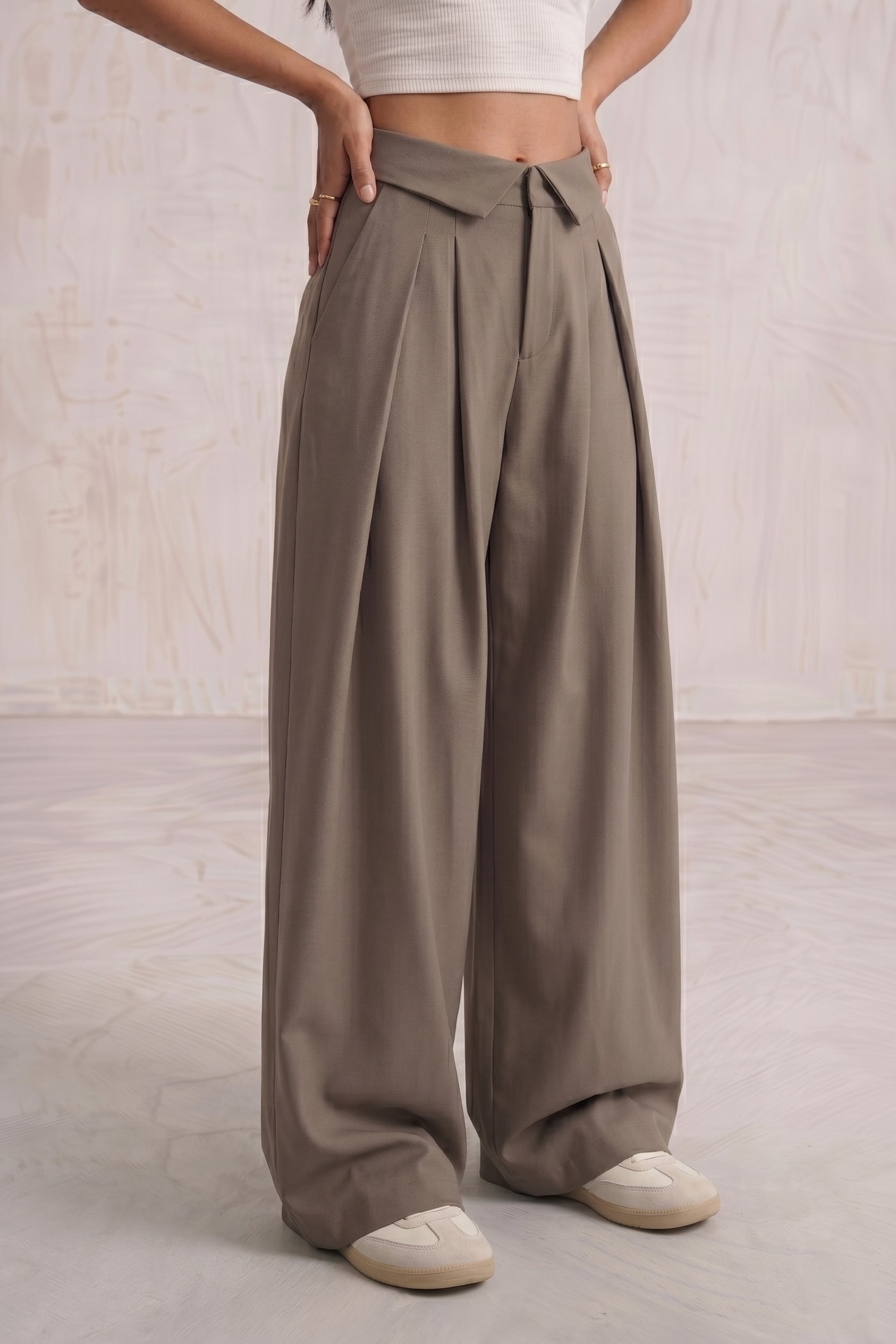 The Virelle Fold Pleated Trousers — Mocha Mist