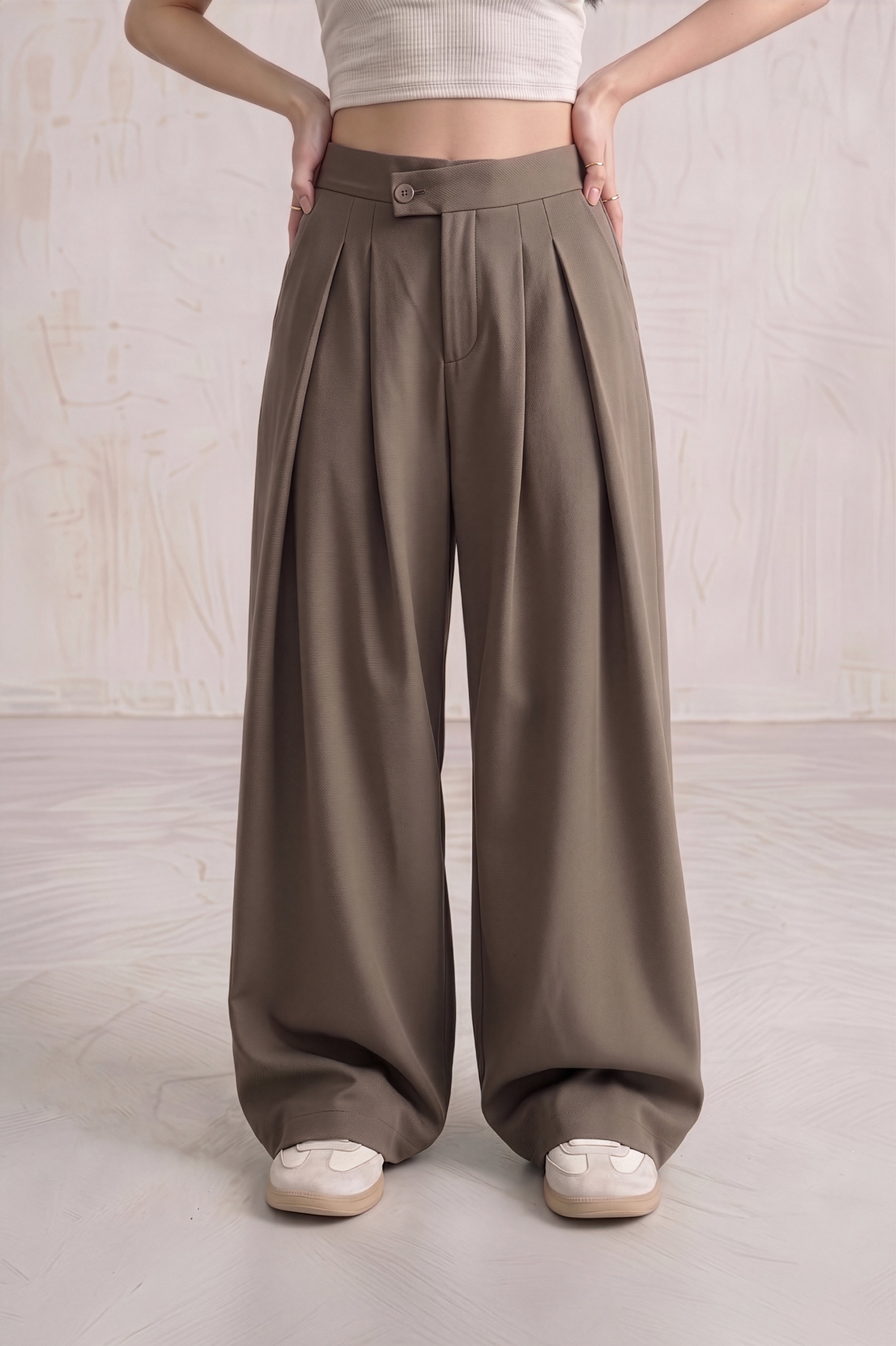 The Solenne Pleated Trousers — Mocha Mist