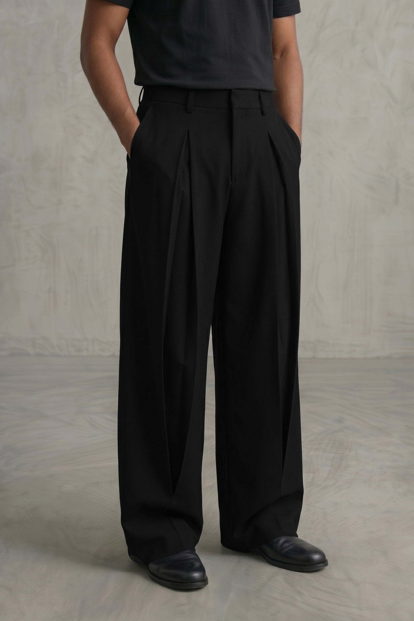 The Lenz Wide Pleated Trousers — Noir