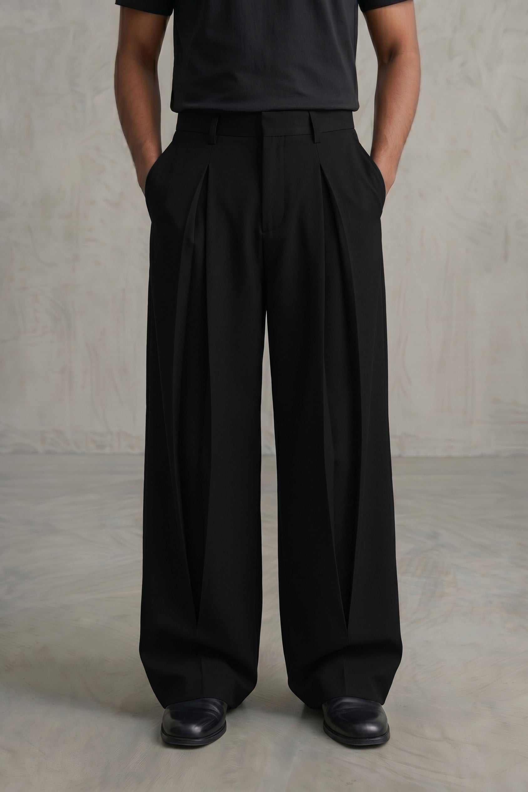 The Lenz Wide Pleated Trousers — Noir