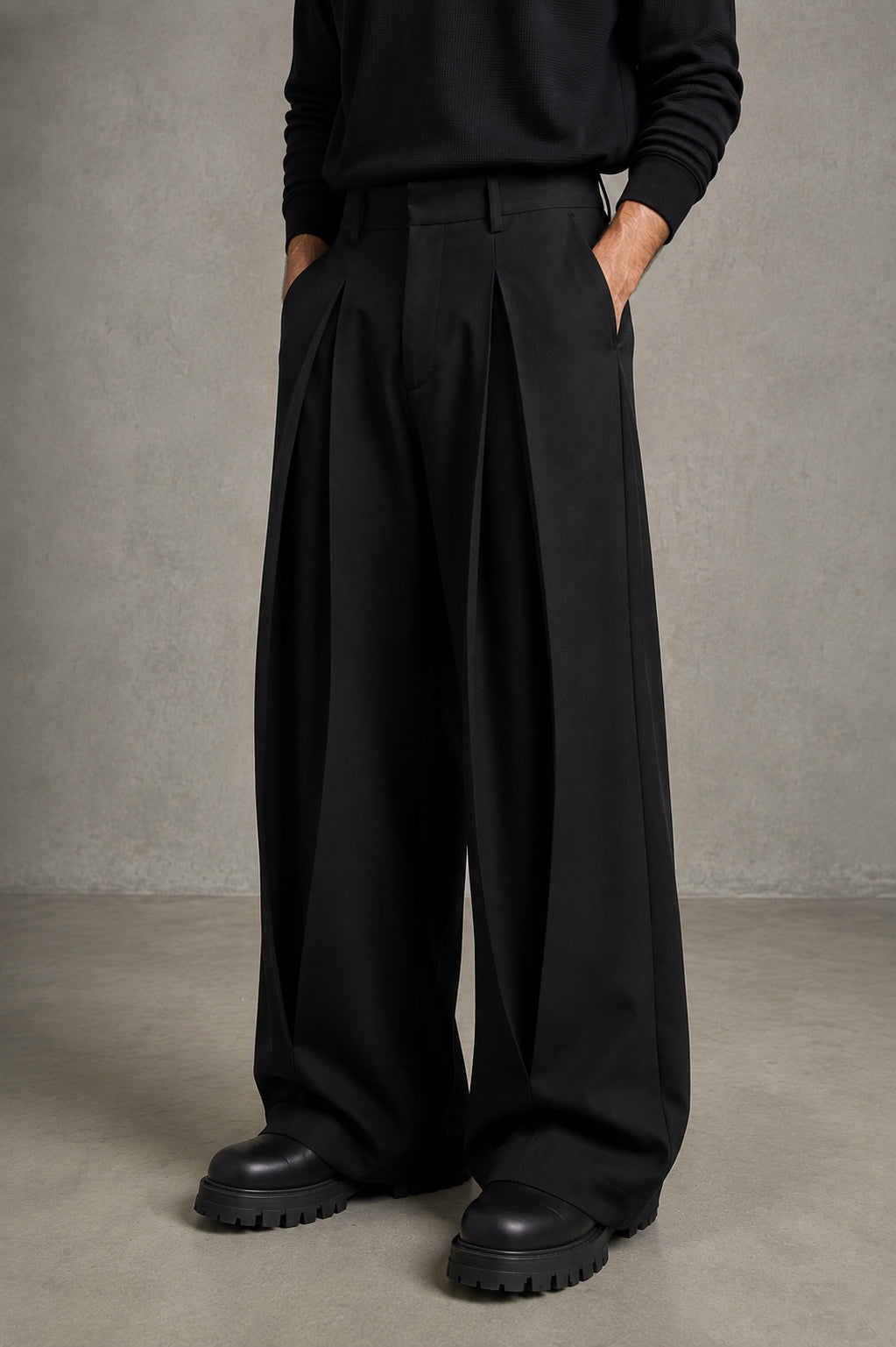 The Lenz Wide Pleated Trousers — Noir