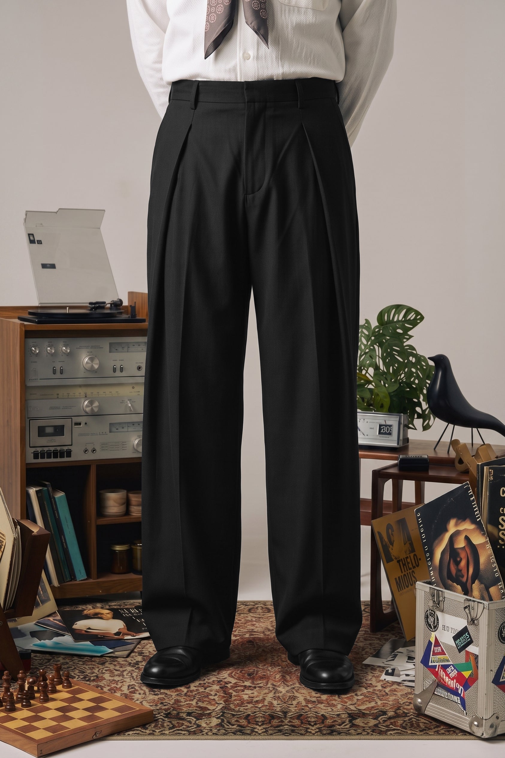 The Vero Wide Pleated Trousers — Onyx