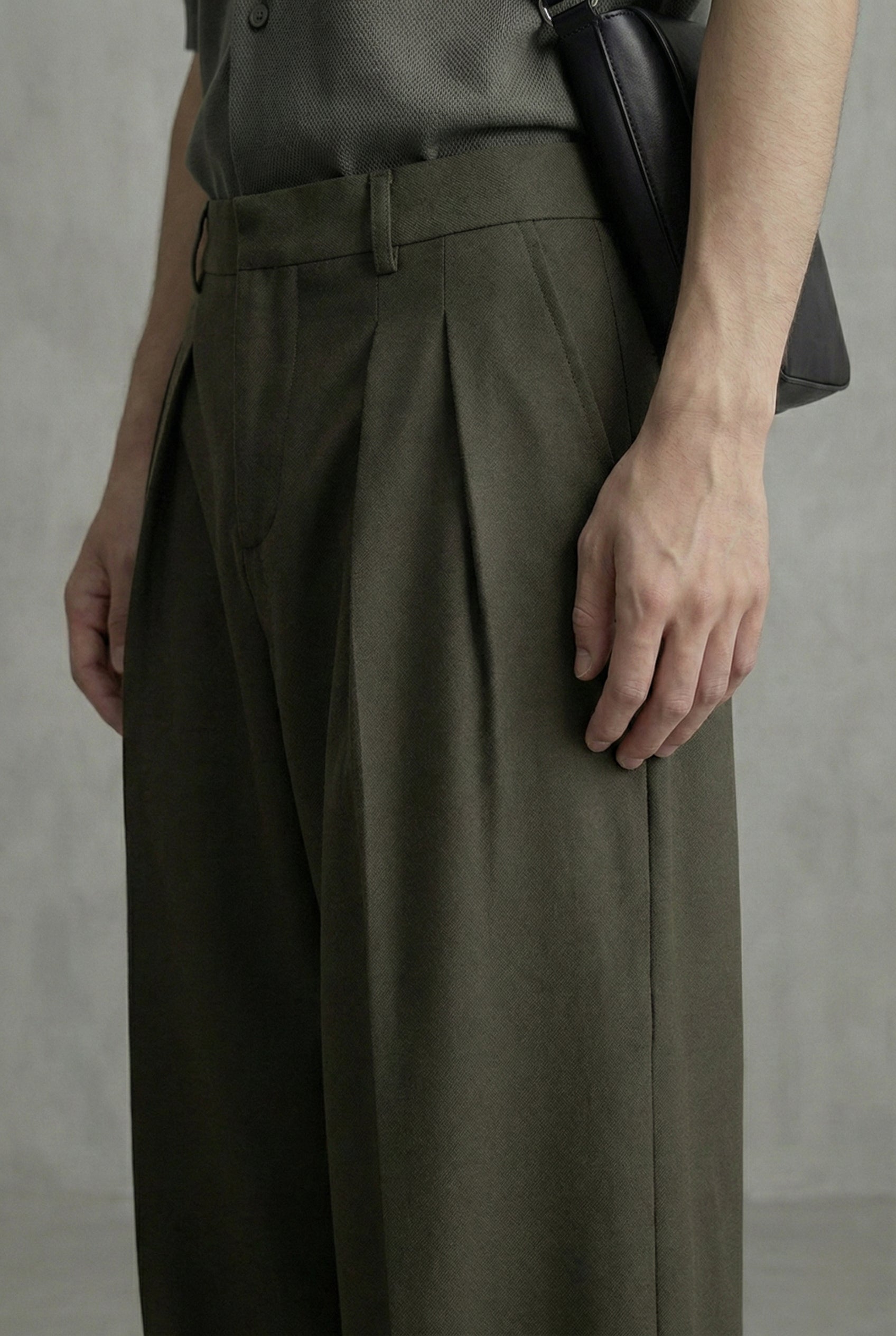 The Axis Pleated Trousers - Olive