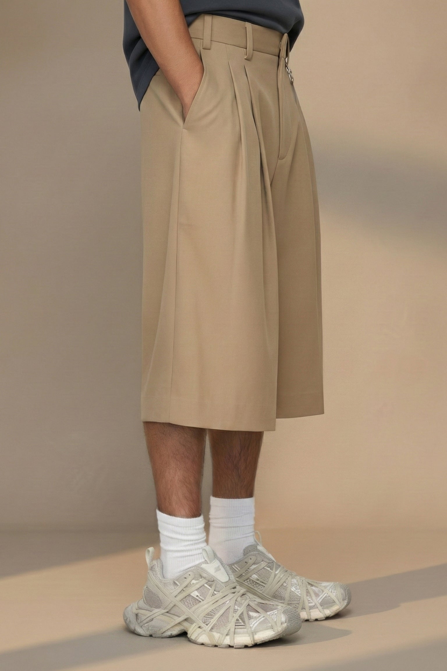 Unisex – Vanguard Pleated Shorts – SandStone