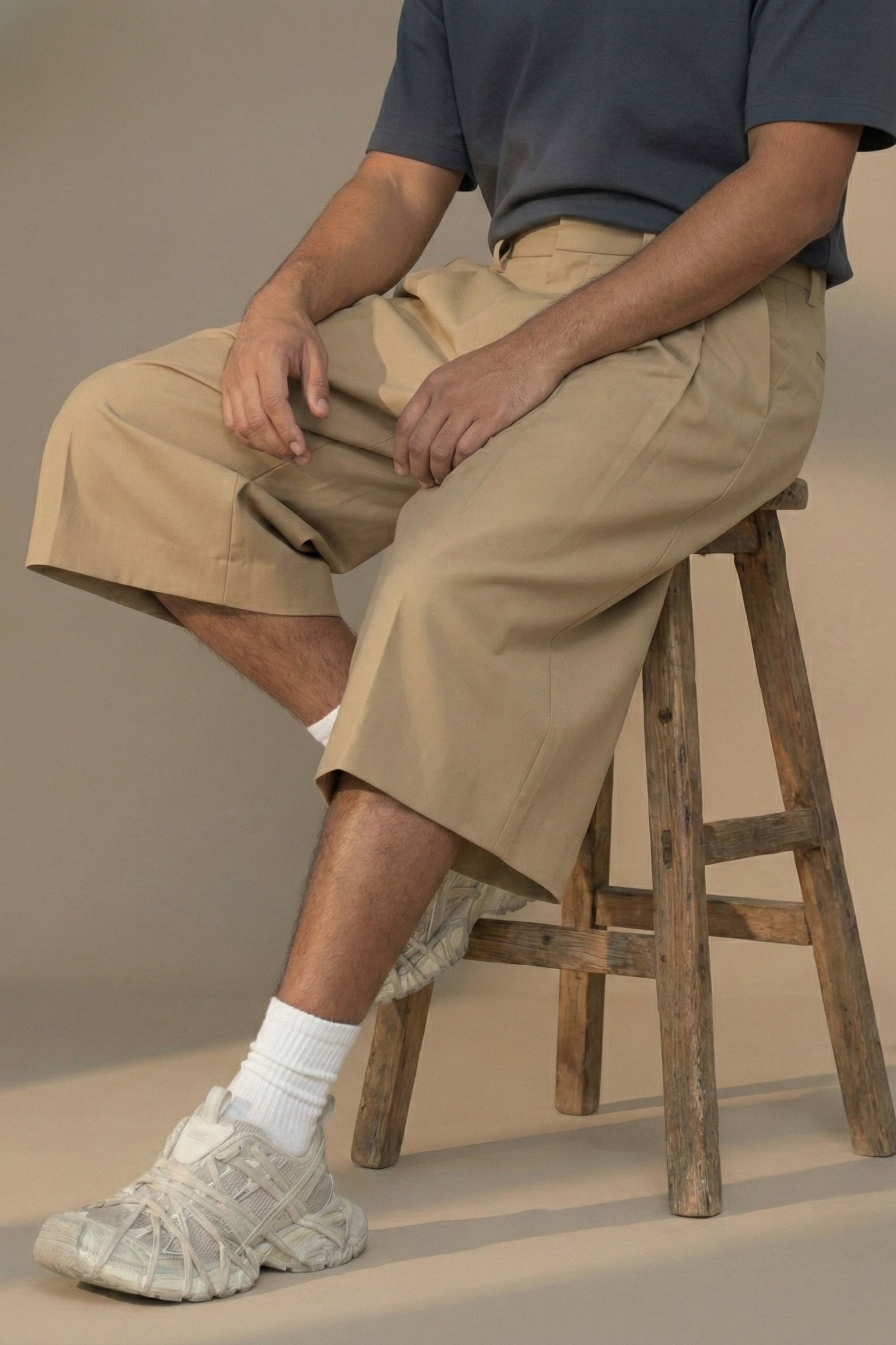 Unisex – Vanguard Pleated Shorts – SandStone